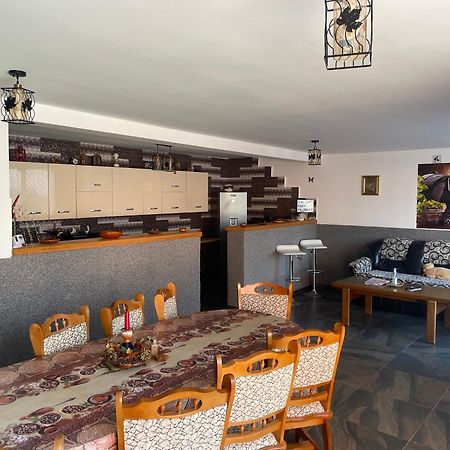 Casa Raraului Villa คัมพูลุง โมลโดเวเนสค์ ภายนอก รูปภาพ